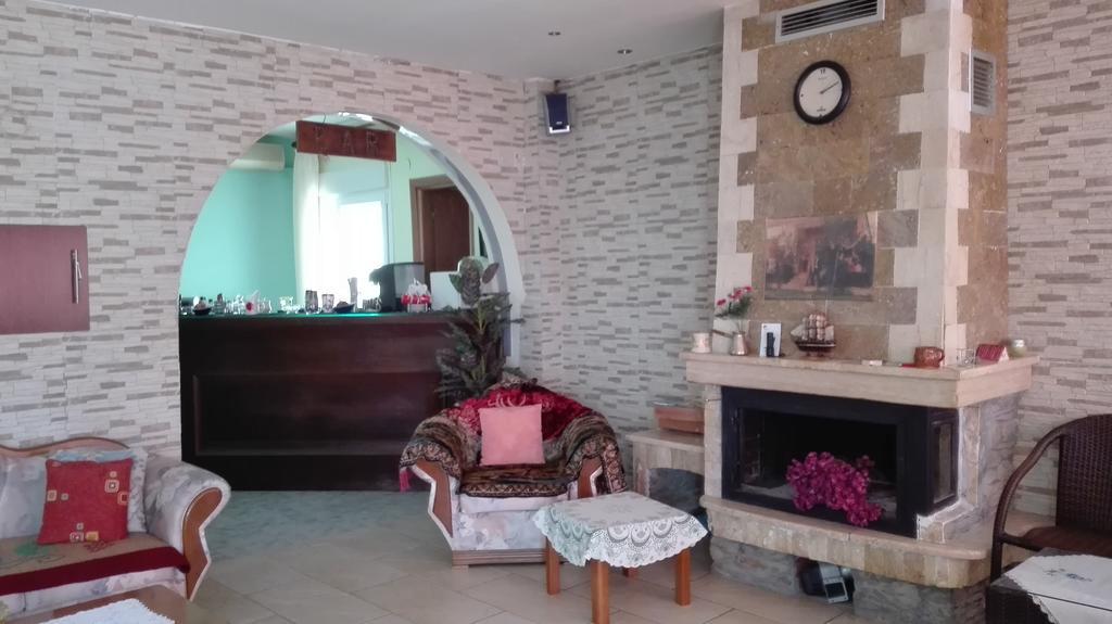 Familia Hotel Loutra Volvis エクステリア 写真
